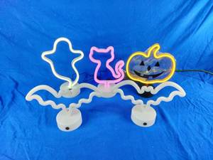 lot 192 image: 5 Brand New LED Halloween Lights