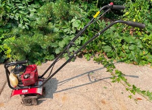 lot 4 image: Red Honda Harmony FG100 Rototiller