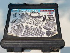 lot 17 image: Channellock Mechanics Tool Set