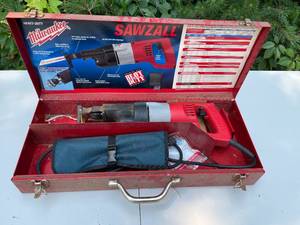 lot 18 image: Milwaukee Heavy-Duty Sawzall
