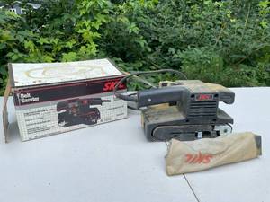 lot 22 image: Skil Belt Sander- 34 H.P. Motor