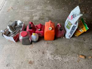lot 27 image: Lot of Miscellaneous Garage Items Including Fuel Containers