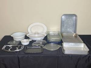 lot 69 image: Great Condition Bakeware Lot - Metal and Glass - Variety of Sizes