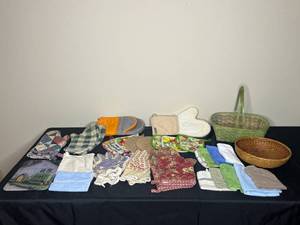 lot 80 image: Large Variety of Colorful Oven Mitt and Glove Sets, Kitchen Wash Cloths, Various Hot Pads, and Decorative Baskets
