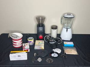 lot 84 image: Blender, Electric Coffee Bean Grinders and Other Coffee Machine Accessories