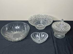 lot 90 image: Glass Crystal Serving Bowls, Heart Shaped Dish and VTG Candy Dish