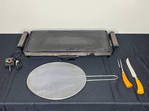 lot 94 image: Electric Griddle, Splatter Guard and Carving Set
