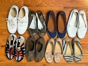 lot 120 image: Lot of Womens Shoes