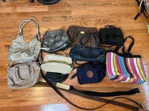 lot 122 image: Lot of Purses & Belts
