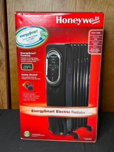 lot 128 image: Honeywell EnergySmart Electric Radiator In Original Pkg