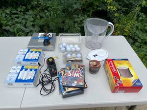 lot 40 image: Lot of Miscellaneous HouseholdSporting Goods