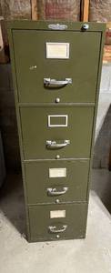 lot 160 image: 4 Drawer Metal File Cabinet