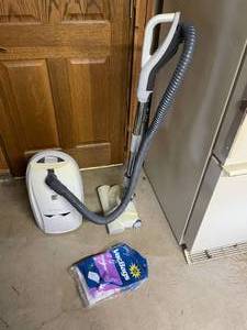lot 174 image: Kenmore Hepa Progressive Vacuum