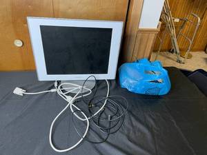 lot 202 image: Sony Computer Monitor - untested