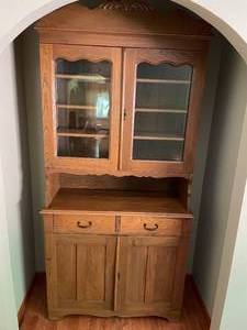 lot 212 image: Vintage Wooden Hutch