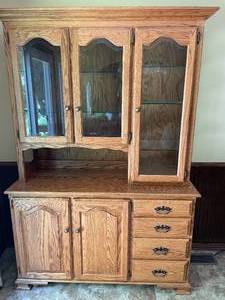 lot 219 image: Beautiful Wooden China Cabinet
