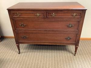lot 17 image: Dresser