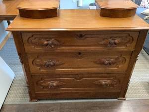 lot 19 image: Dresser 2