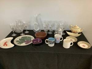 lot 1 image: Glasswares