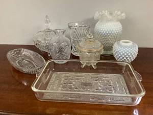 lot 21 image: Glasswares
