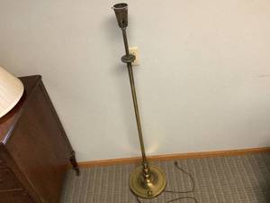 lot 29 image: Floor Lamp