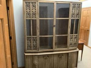 lot 32 image: Hutch