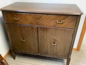 lot 33 image: Northern Furniture Co.