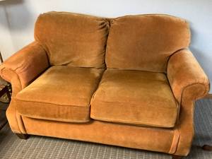 lot 34 image: Flexsteel Loveseat
