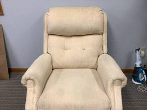 lot 35 image: Recliner