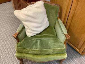 lot 36 image: VintageAntique Chair