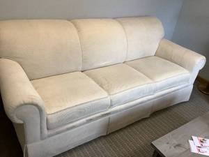 lot 43 image: Hide-a-Bed Couch