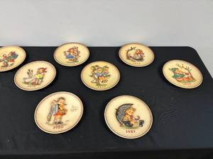 lot 193 image: Hummel Plate Collection