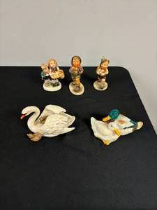 lot 194 image: Hummel Collection