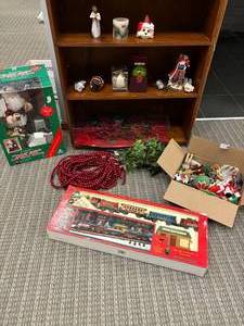 lot 198 image: Holiday Lot
