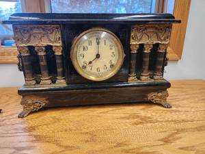 lot 122 image: Antique Clock
