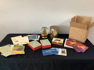 lot 107 image: Holiday Greeting Card Lot