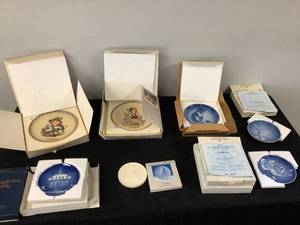 lot 113 image: Goebel Plates