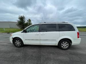 2010 Chrysler Town AND Country Touring - 2 OWNERS
