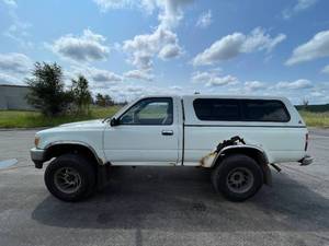 1995 Toyota Pickup DX - 4X4 - 2 OWNERS - MANUAL