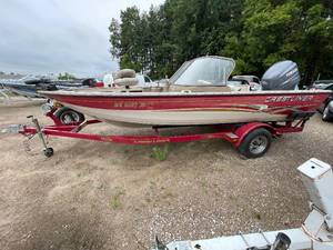 2003 Crestliner Boat