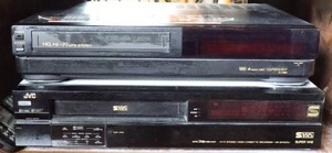 lot 353 image: Vintage Sharp VCR VHS Hi-Fi Model VC-H86O, JVC Video Cassette Recorder HR-7000U SUPER VHS Player