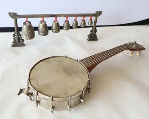 lot 403 image: Vintage Musical Instruments...