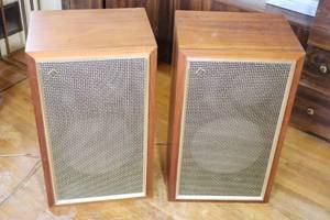 lot 406 image: Vintage Pioneer Tall Floor Model Speakers CS-A31