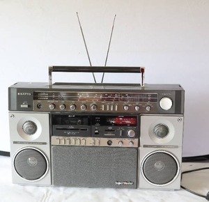 lot 404 image: Vintage Sanyo Super Woofer Plus Two-Way Speaker System BOOMBOX M-X960K GhettoBlaster Radio...