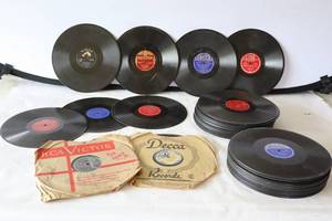 lot 435 image: Vintage 78 RPM Vinyl Records RCA Victor, Decca Etc.