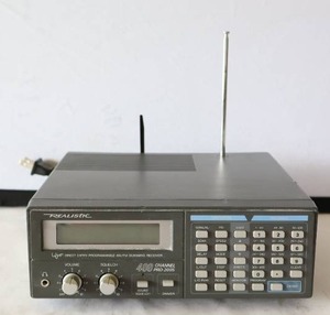 lot 454 image: RadioShack Realistic Pro-2005 400-Channel Tracking Scanner Receiver Model No. 20-144
