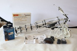 lot 477 image: RadioShack 15-1569 100ft RG-6QS-75 Ohm TV Satellite Cable Quad-Shielded GS, Remote Controlled Antenna