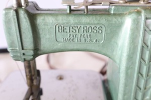 lot 535 image: Vintage Betsy Ross Model 707 Toy Sewing Machine 1950s Gibraltar Mfg. Company