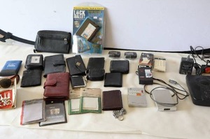 lot 548 image: Vintage Wallets Billfolds Etc
