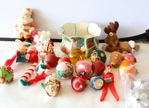 lot 554 image: Vintage Holiday DeCor